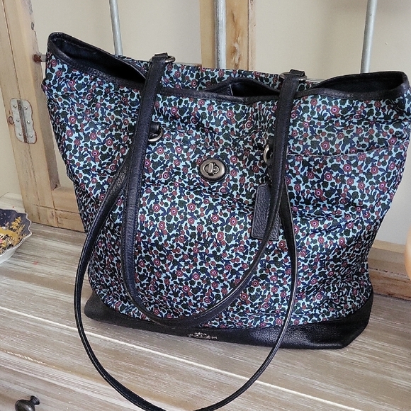 Coach Ranch Floral Navy  Flo Tote Bag - Picture 4 of 11